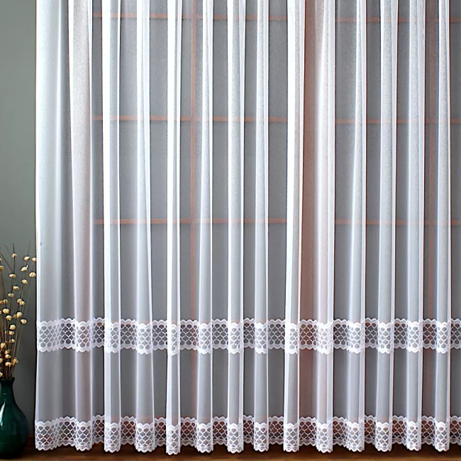 Firana na wymiar SARA – dwa pasy haftu na markizecie, bez prasowania (wzory)