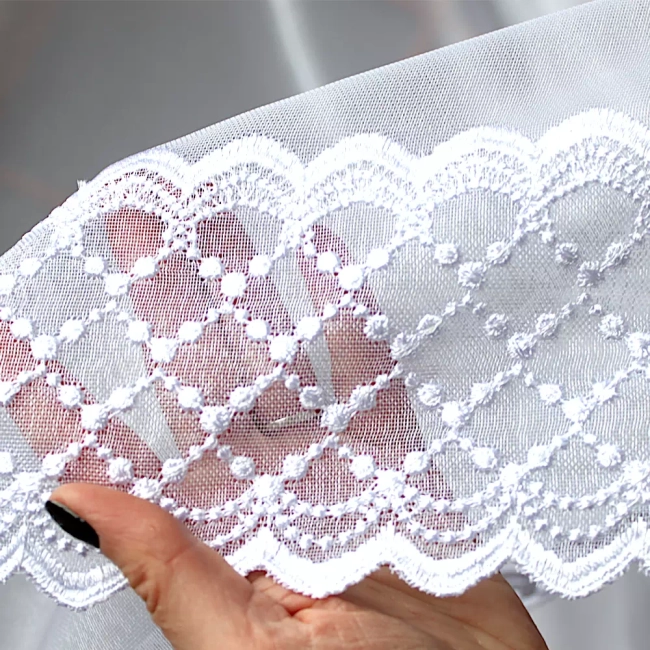 Firana na wymiar SARA – dwa pasy haftu na markizecie, bez prasowania (wzory)