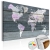 Obraz na korku różowa mapa świata na deskach obraz na ścianę