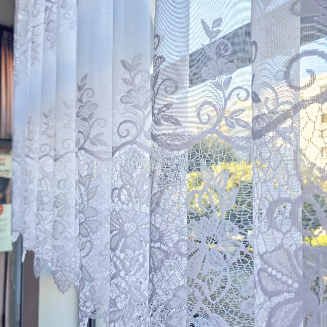 Firana żakardowa RENATA na wymiar – elegancki kwiatowy wzór do salonu, kuchni i na balkon